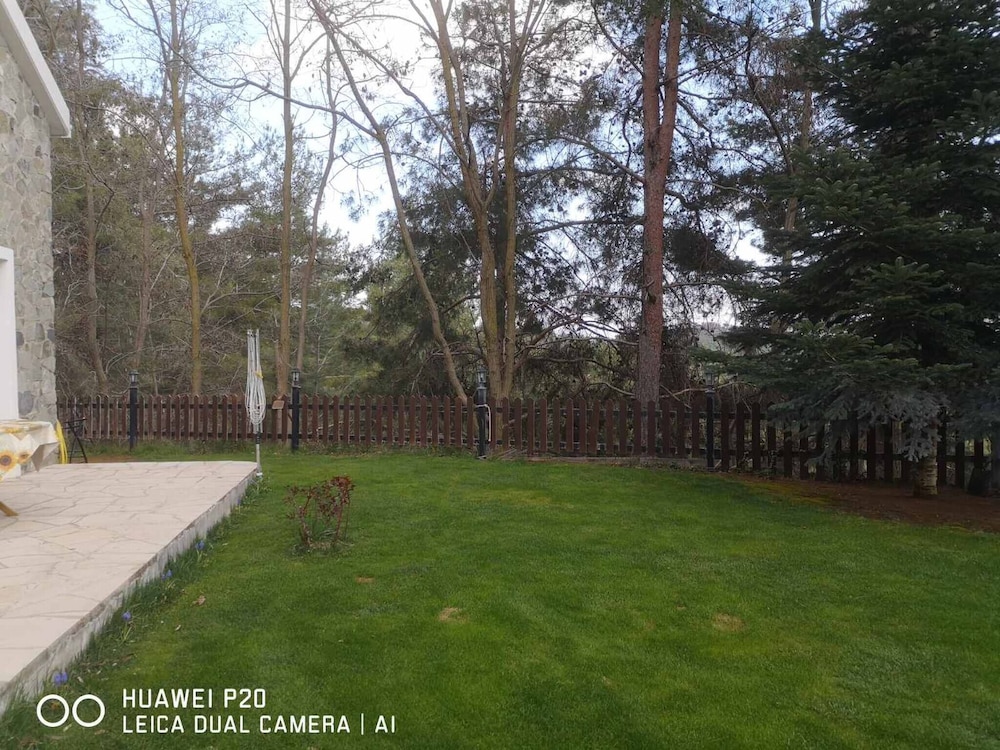 Villa Enriette - Panoramic Mountain Retreat in Pano Platres, Cyprus