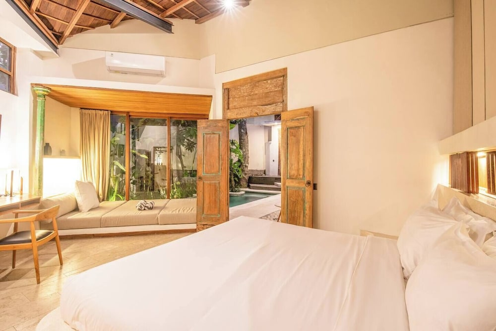 Stylish 1BR Villa With Pool, 800m to Canggu Beach