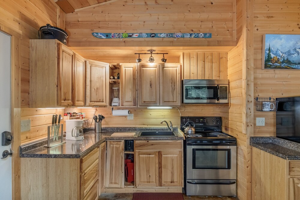 Painted Pony Cabin 2 Bedroom Home by NW Comfy Cabins by RedAwning view 2