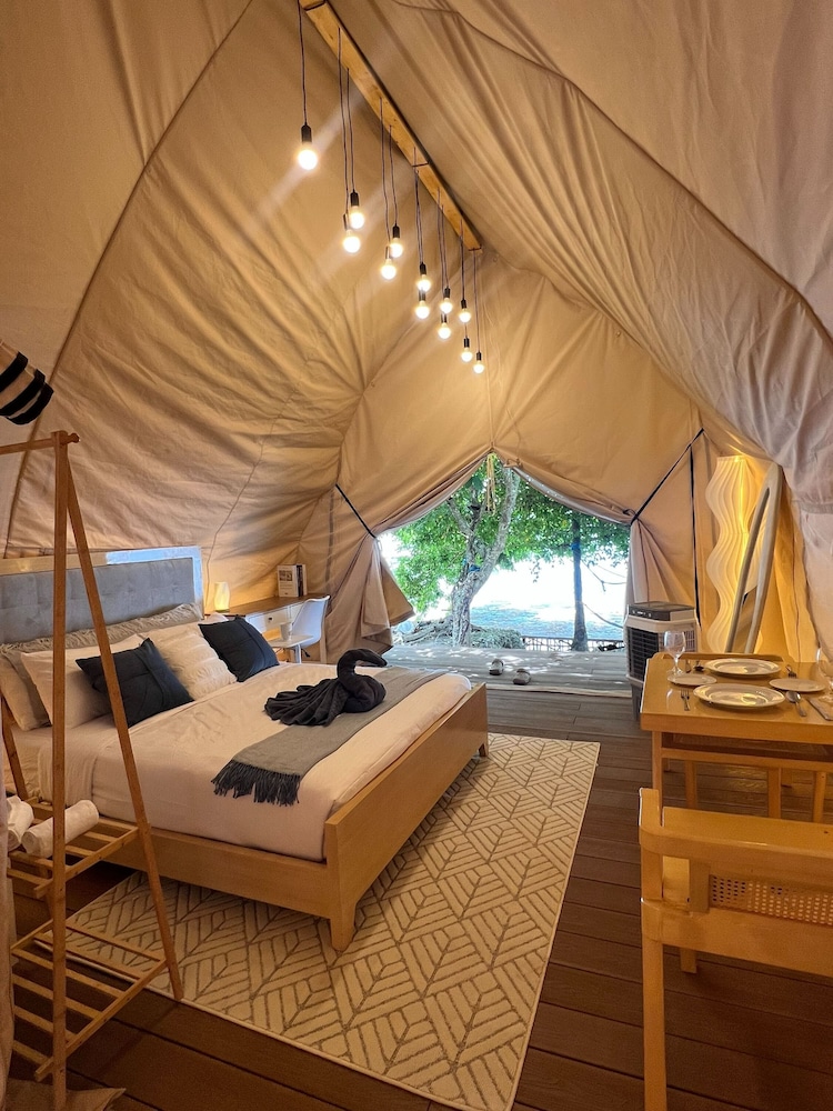 Floating Home in Reef Resort Unit 6