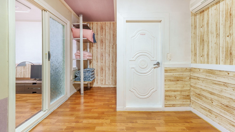 Taean Vintage House Pet-friendly Pension