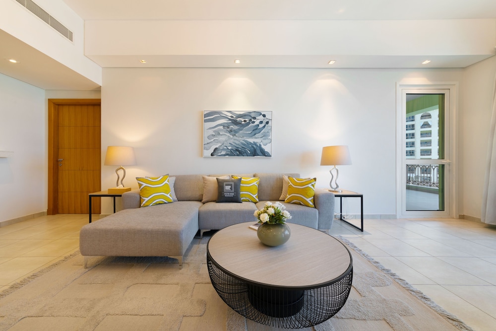 Maison Privee - Exclusive Apt with Seafront Views over Palm Jumeirah