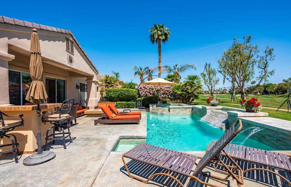 Casa Solara PGA West Pool Spa Firepit