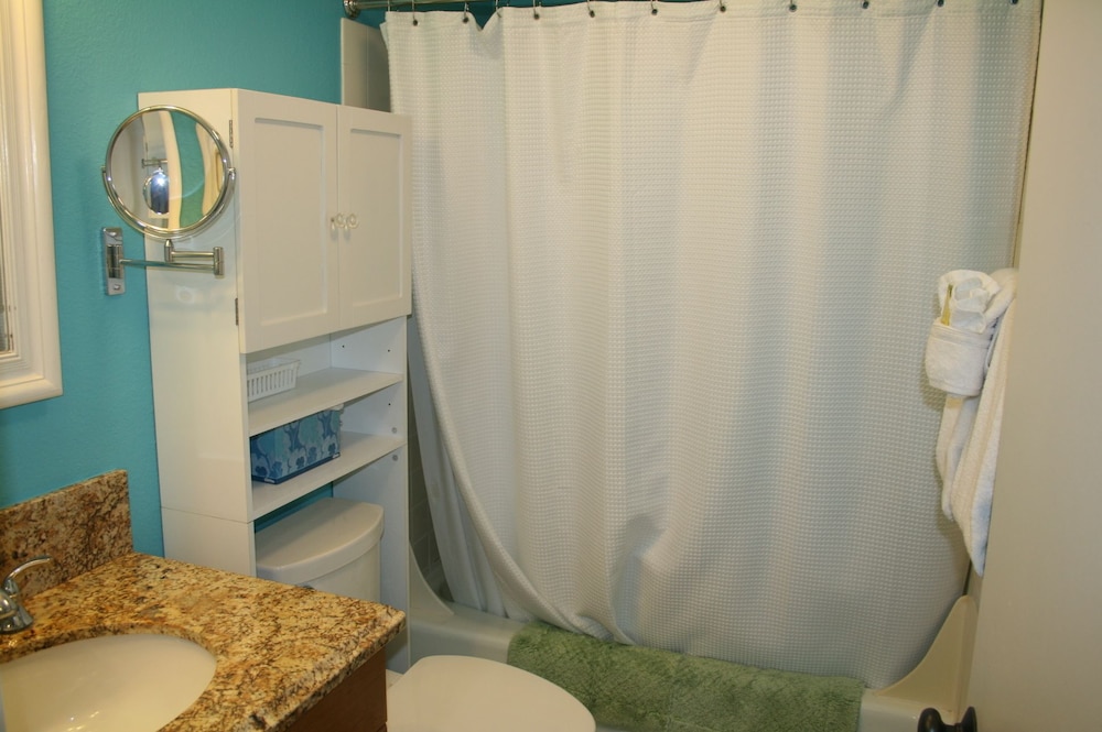 Sea Ge 1-205-oceanfront 2 Bedroom Condo by RedAwning