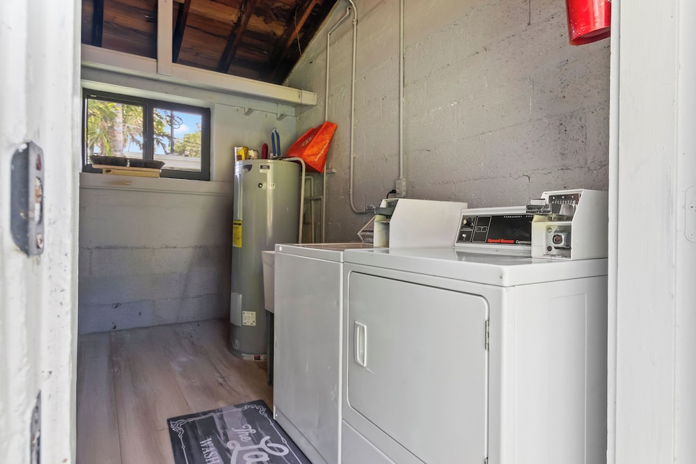 Spacious Apartment with Free Parking
