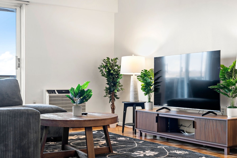 Furnished Apartment Near Longwood