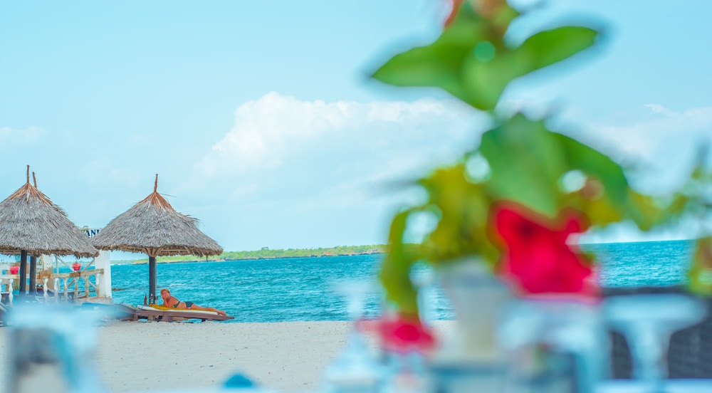 Best Western Jangwani Sea Breeze Hotel