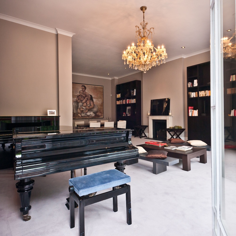 3 Bedroom Apartment Knightsbridge view 4