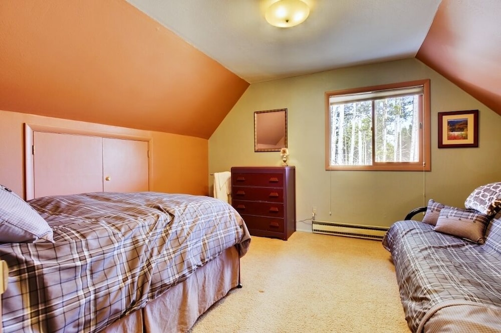 Cozy Mtn Home ~ 2 Mi to Breck Resort & Main St! view 3
