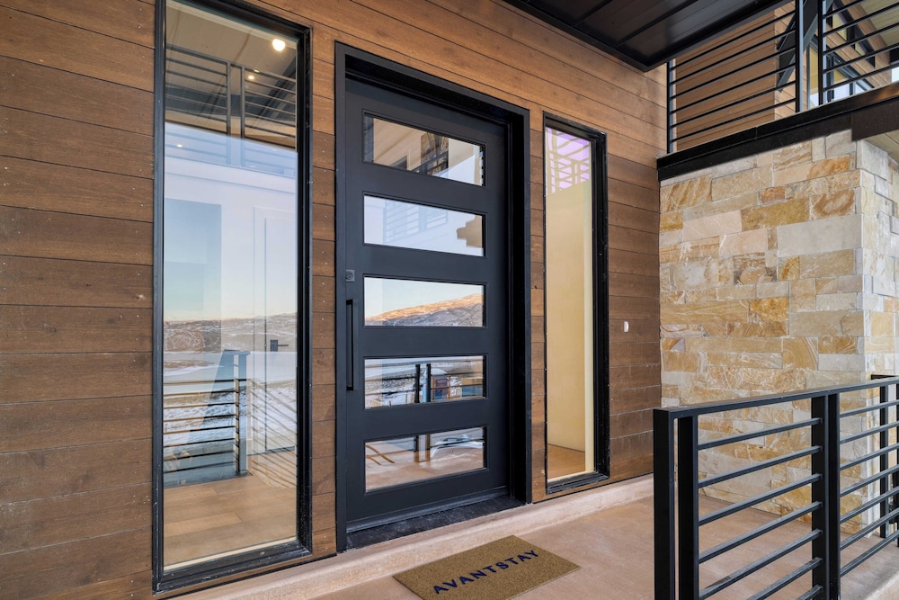 Mins to Deer Valley Lift Firepit, Game Room, Views, 5bdr Orion by Avantstay