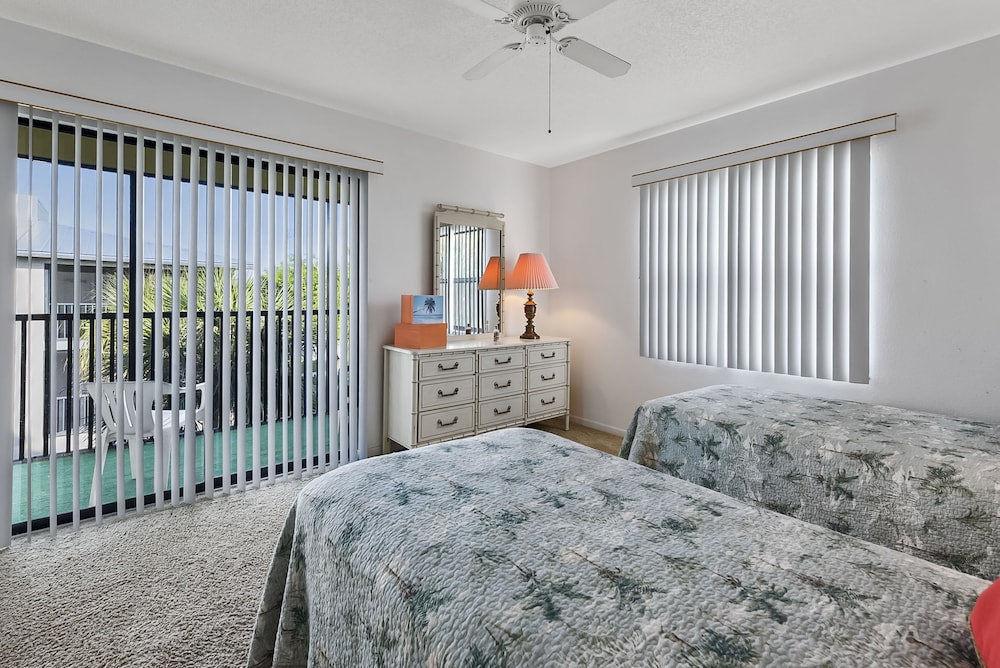 Beachview Condo 2 Bedroom Condo by RedAwning view 5
