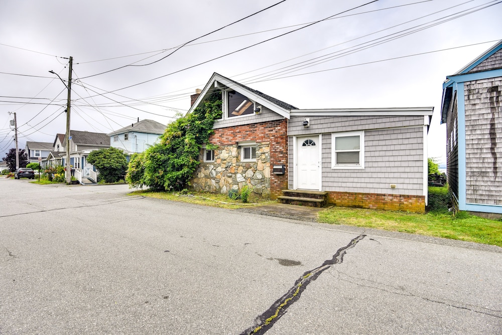 Massachusetts Vacation Rental: 5 Mi to Fall River