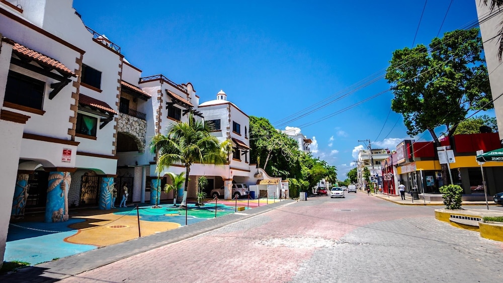 Hacienda San Jose A3 1 Bedroom Condo by RedAwning view 5