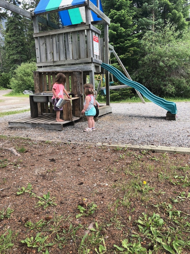 Kootenay Park Lodge