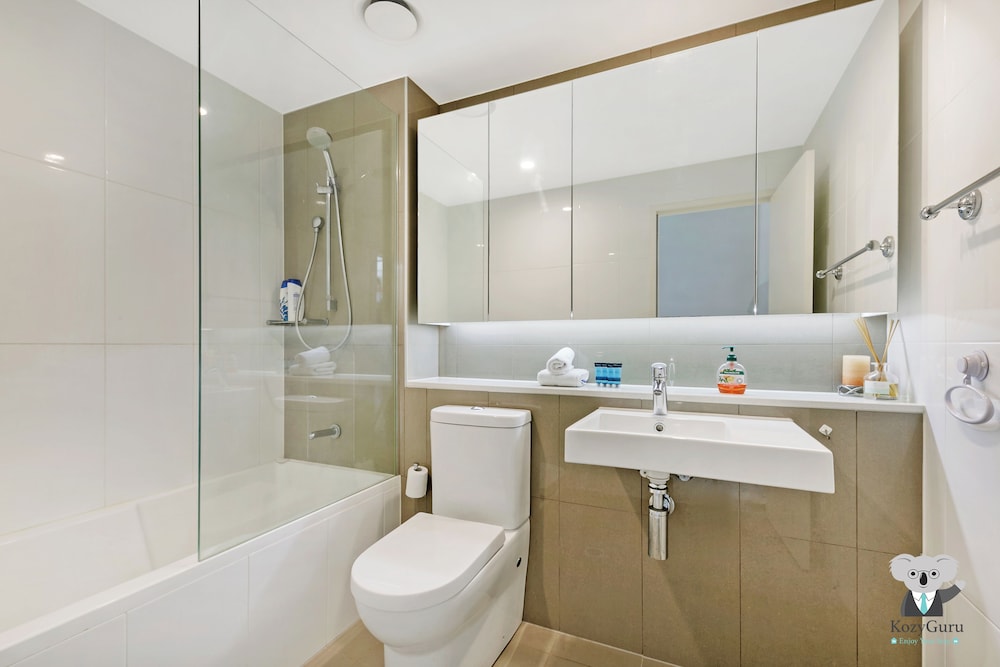 Kozyguru | Mascot | 2Bed 2Bath-Free Double-Parking