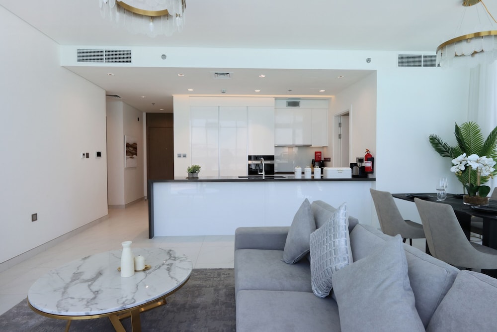 Panoramic 2BR at District One