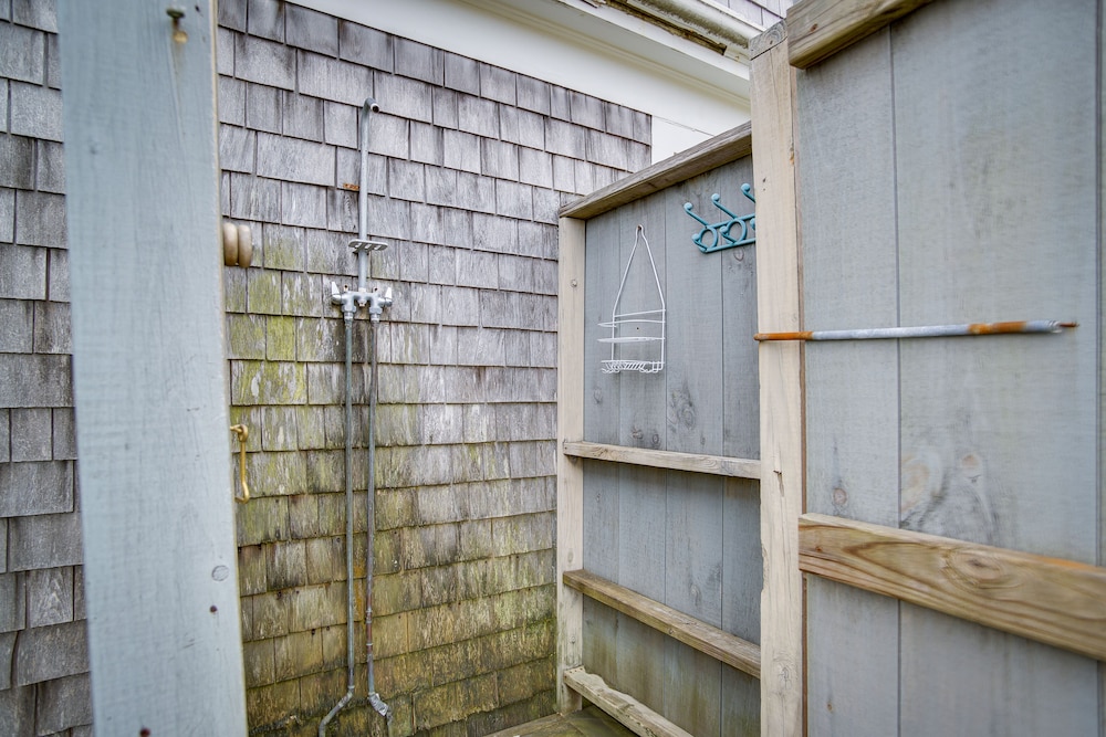 Walk to Beach: Chatham Getaway w/ Sunroom!