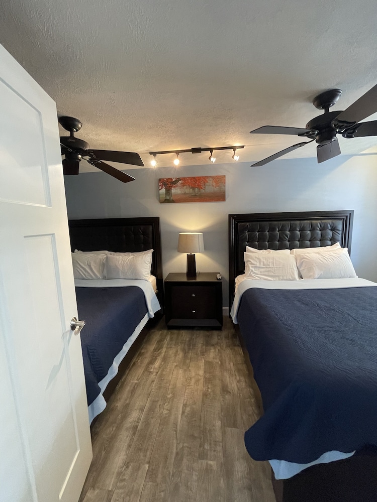 Harbour Square Suites