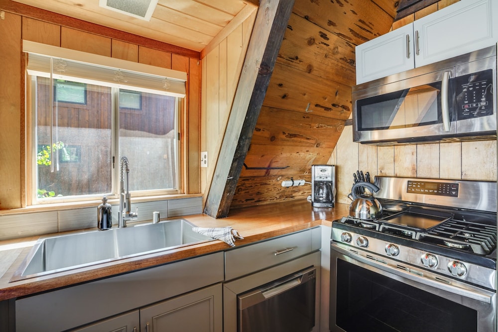 Horizon by Avantstay Stunning A-frame Cabin w Hot Tub Billiards Lake Views