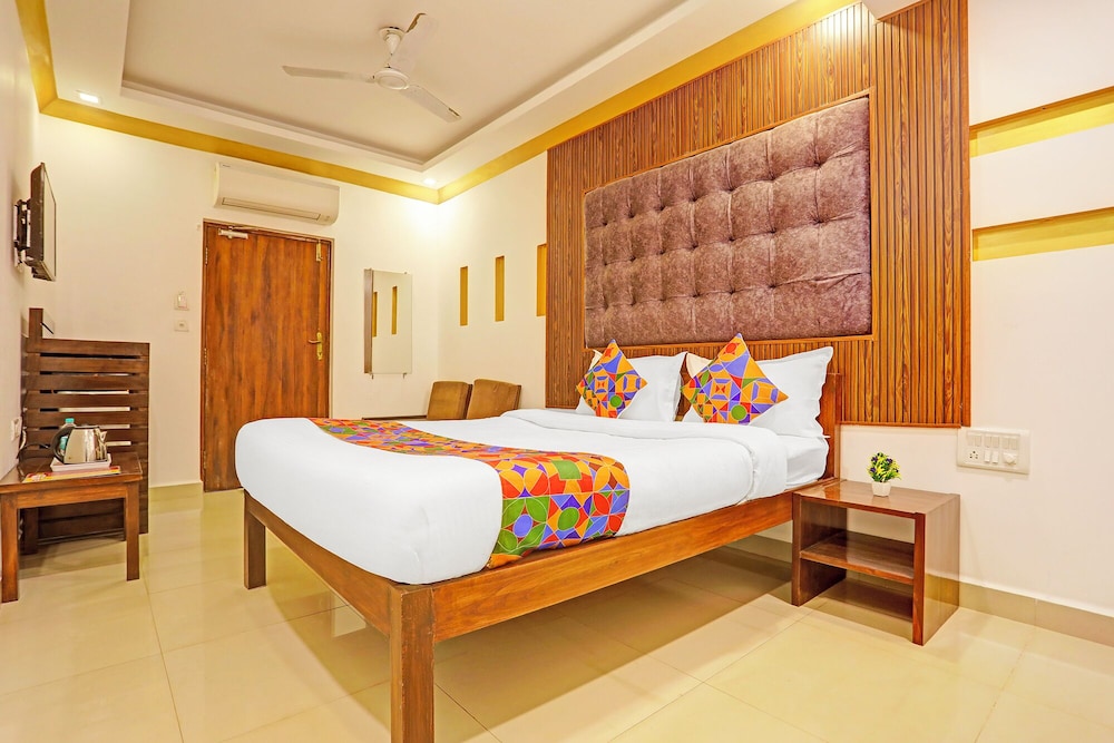 Fabhotel 22 Squares Living Spaces