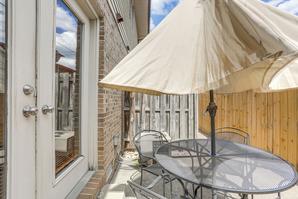 Townhome w/ Patio: 1 Mi to Clearfield Riverwalk