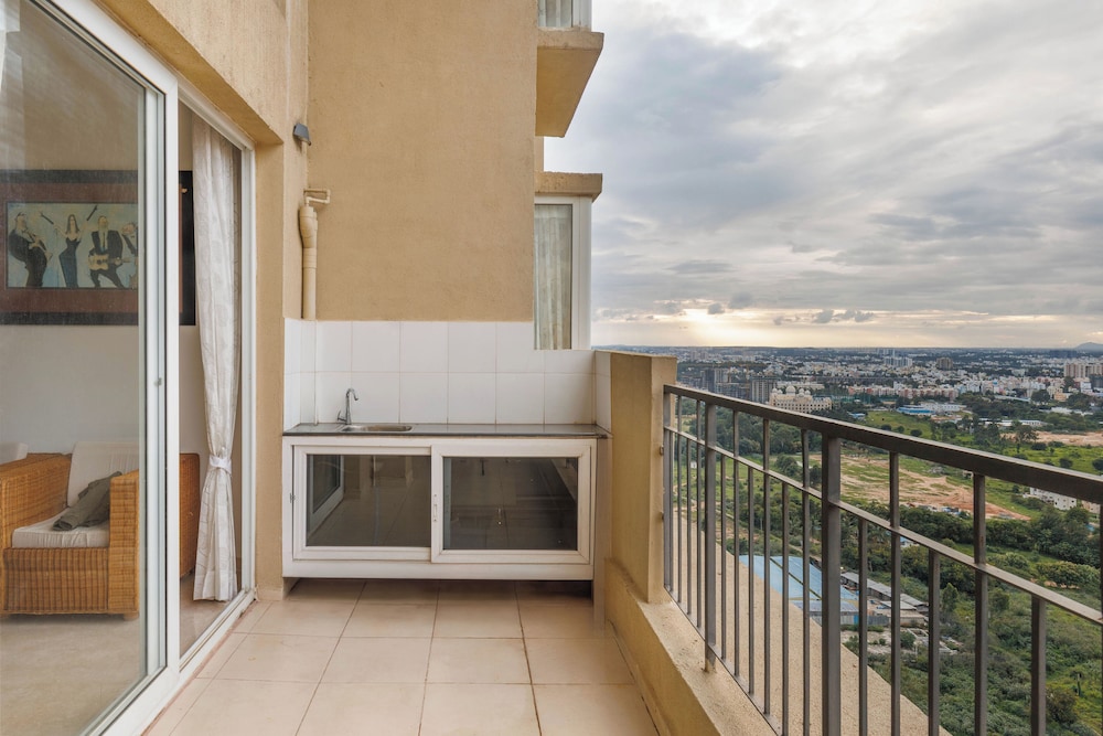 Skyline Haven by Red Olive4bhk30mins Airport