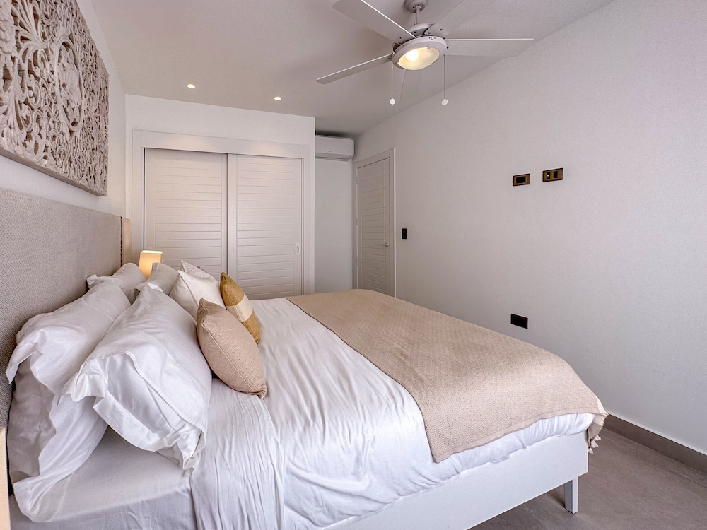 Luxury 3 Bedroom Apartment at the Beach