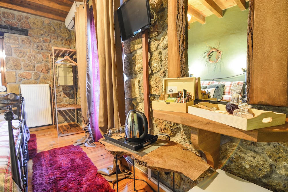 Petrino Lodge