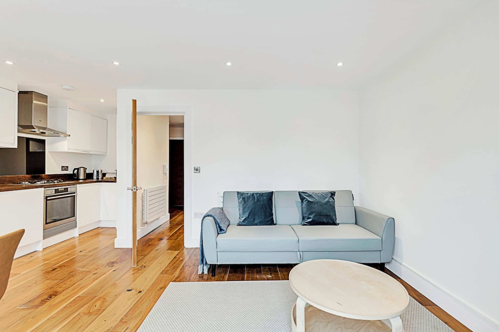 Chiswick Charm: 1 Bed Gem