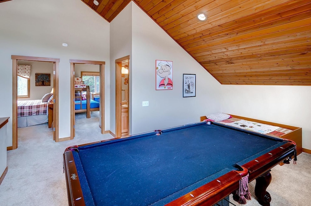 Wintergreen Lodge