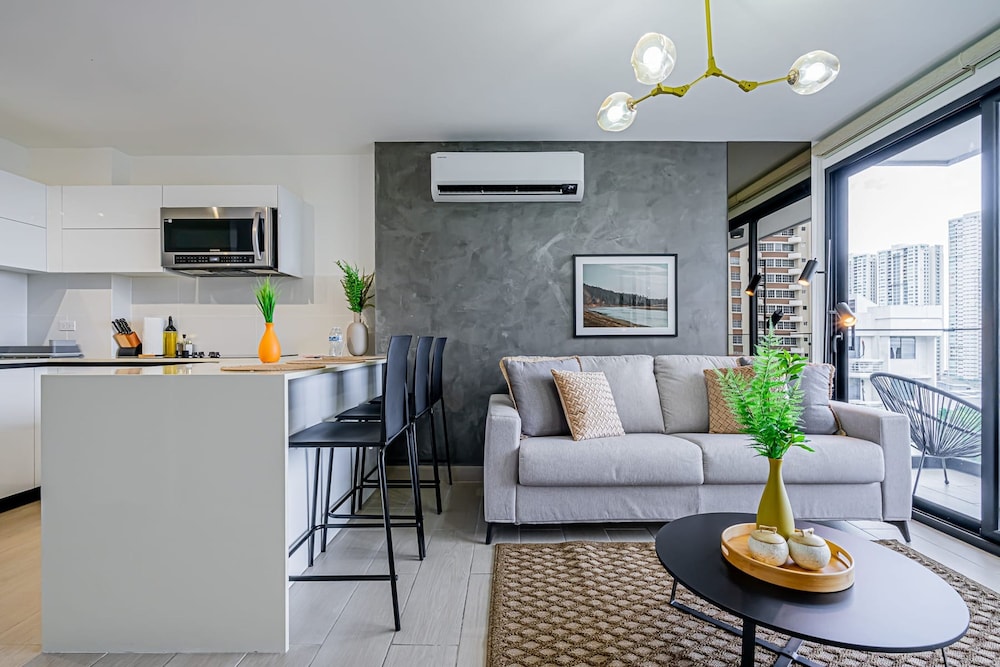 w Elegant 1BR With Balcony in San Francisco