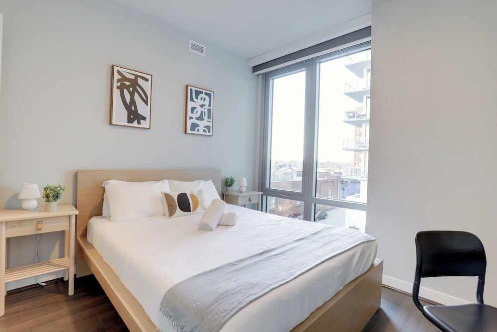 Stylish Apartment Steps from the Metro