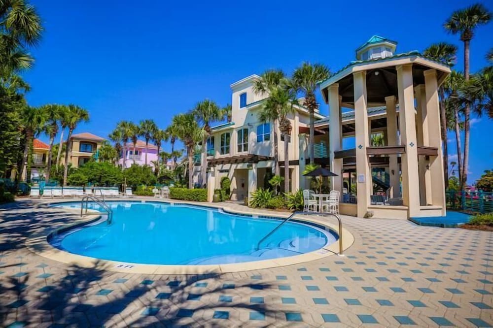 Casa Divina 5 Bedroom Holiday Home by Five Star Properties