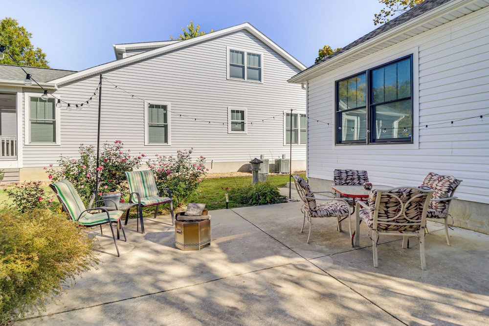 Walk to Potomac River: Colonial Virginia Retreat view 3