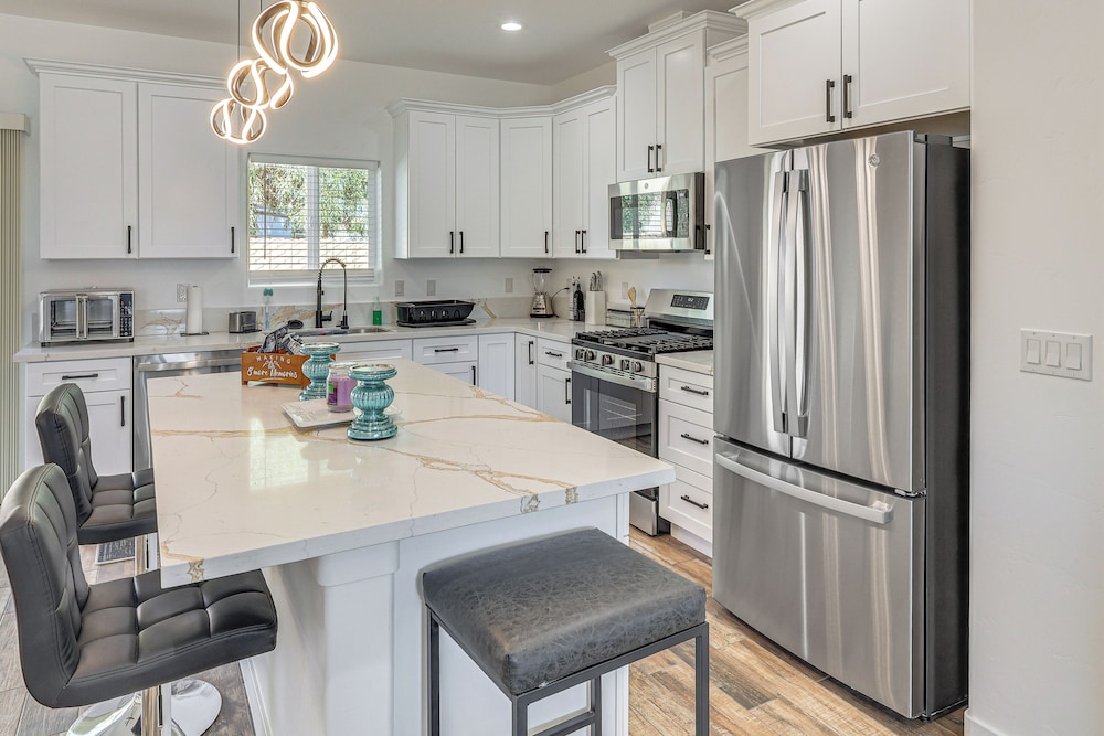 2 Mi to Colorado River! Home w/ Dog-friendly Yard