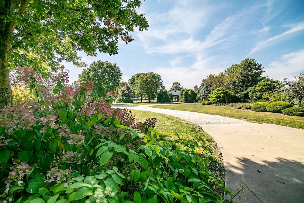 Private Riverbank 27-acre Estate 1 hr From Chicago