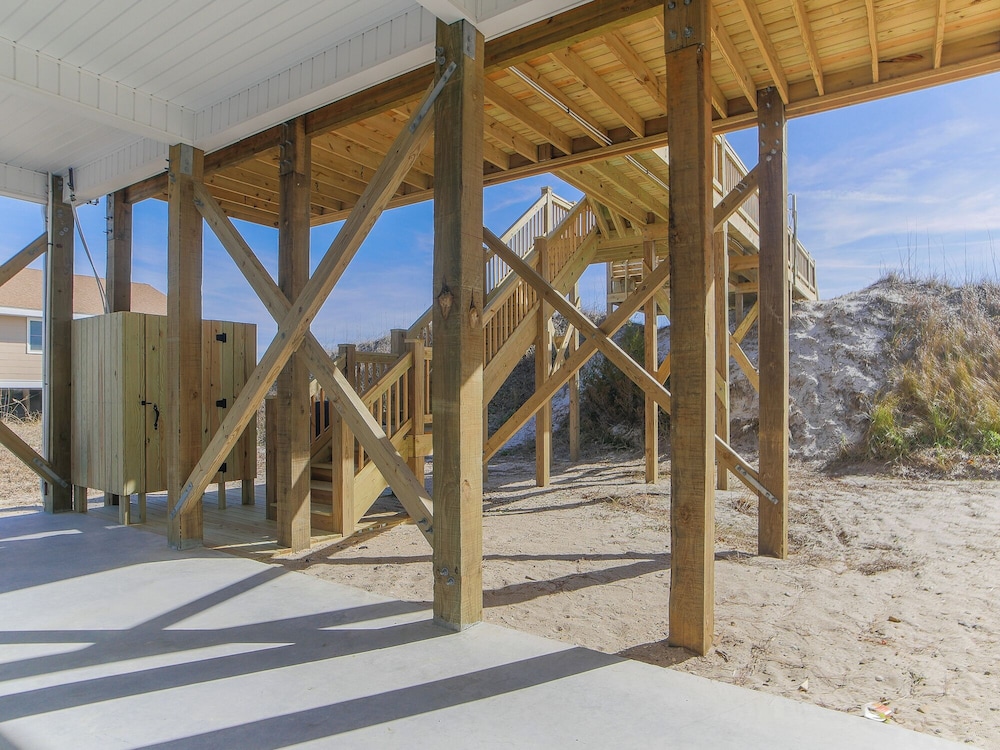 Sunshine Daydreams by Topsail Realty