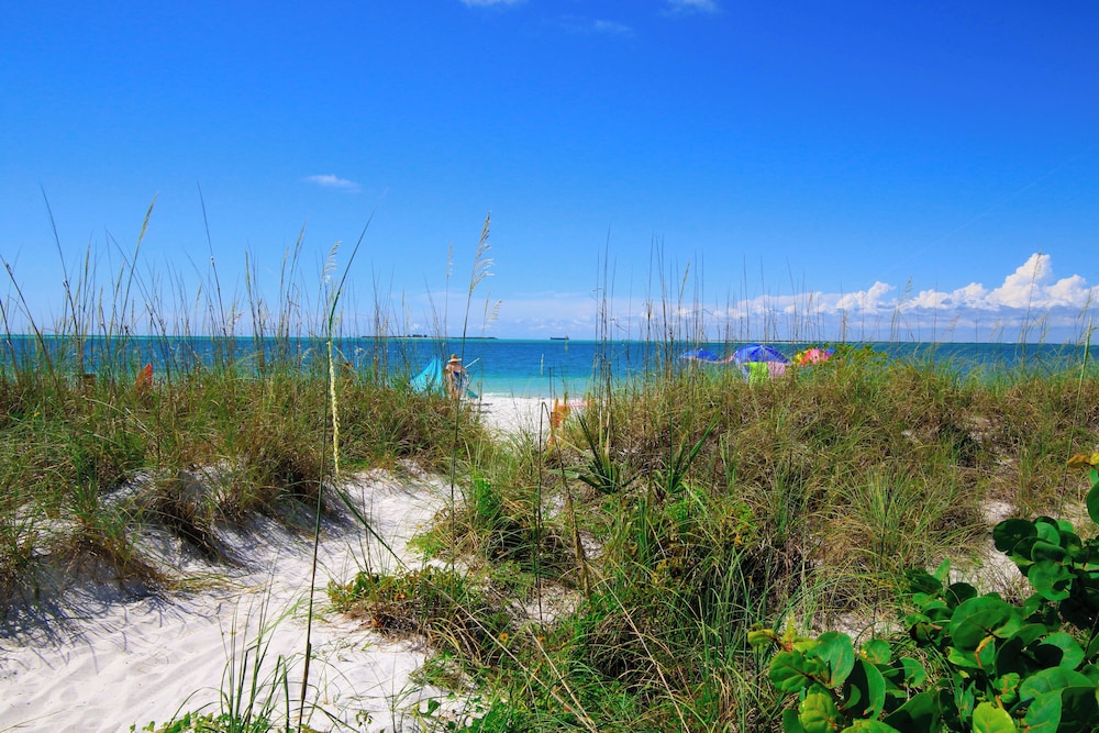Anna Maria Island Blue Bella Bliss - Private Heated Pool