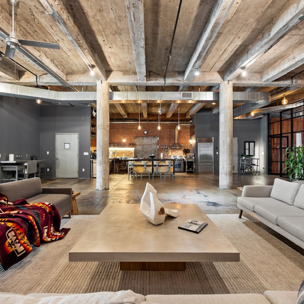 Greenwich Court by Rove Travel 3BR Loft w Sauna