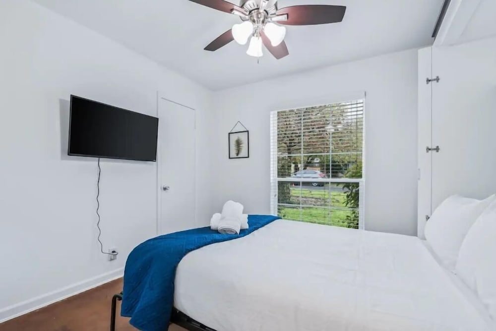 Miscellaneous Market Vacations - SoCo Oasis Retreat Relax in Comfort - Property Image 3