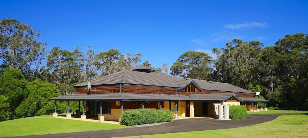 Harmony Forest Accommodation and Vineyard