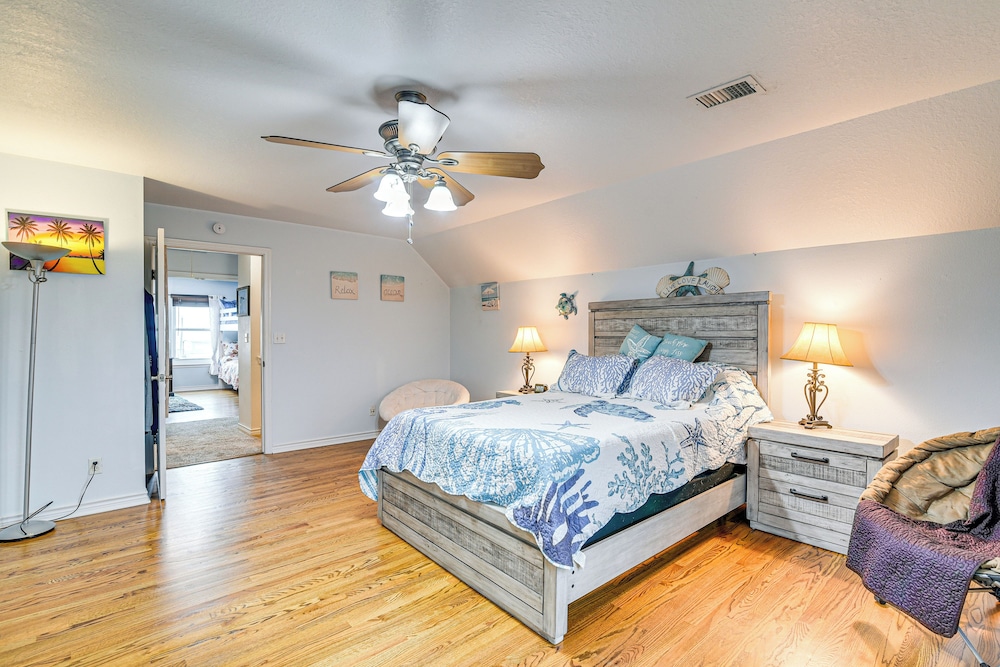 Near Surfside Jetty County Park: Home w/ Deck!