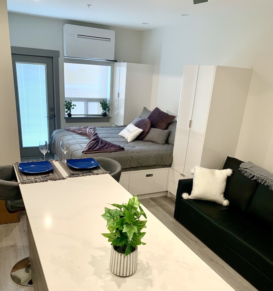 Vernon Vacations - Romantic Lakeside Studio Suite - Property Image 25