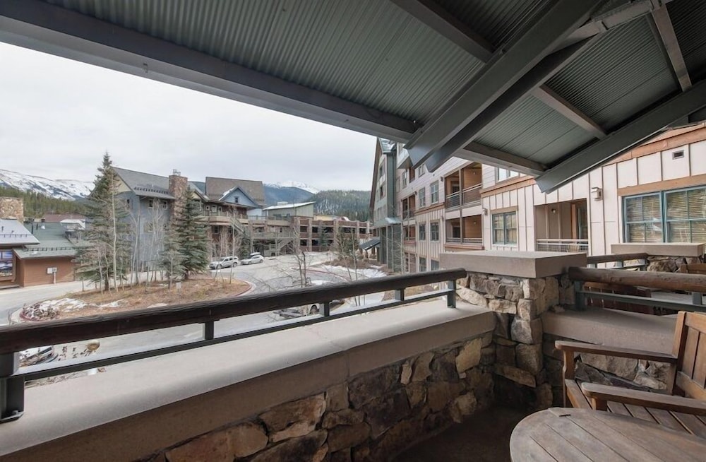 Zephyr Mountain Lodge Condos