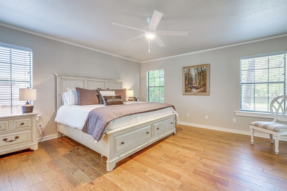 3 Mi to Boerne Lake: Getaway w/ Deck & Yard!
