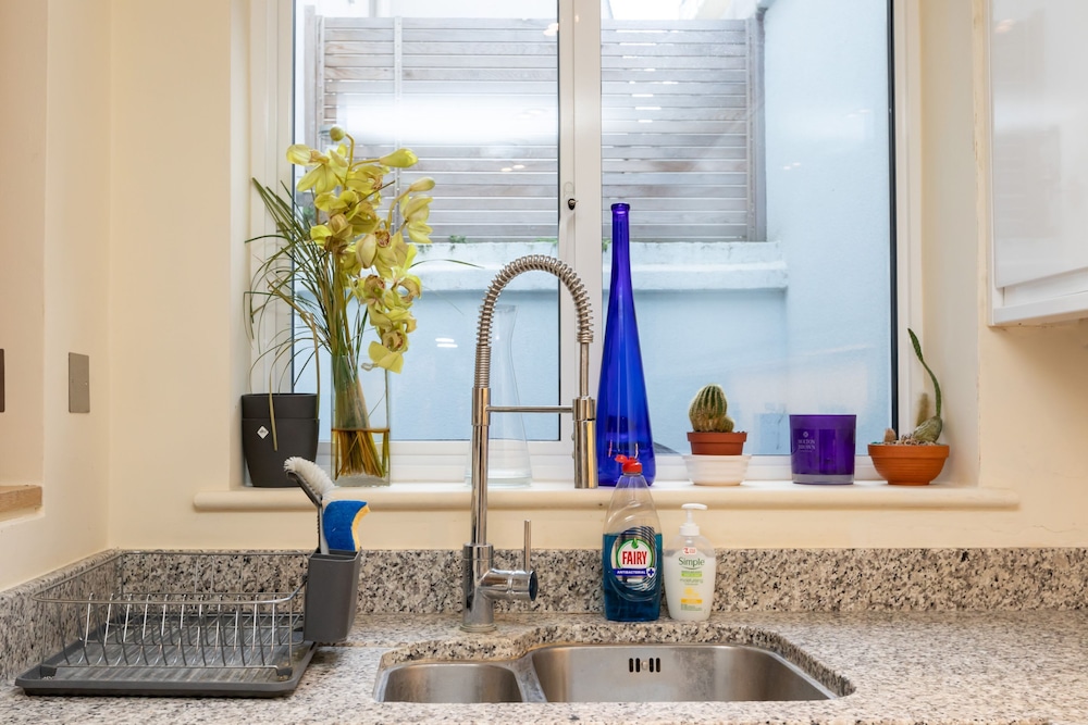 Modern and Bright 3 Bedroom House in Paddington