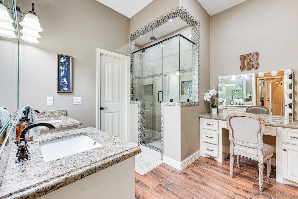 1 Mi to Utrgv Stadium: Roomy Retreat w/ Pool, Yard