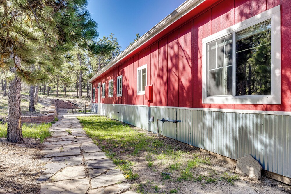 13 Mi to Usafa: Peaceful Colorado Springs Getaway!