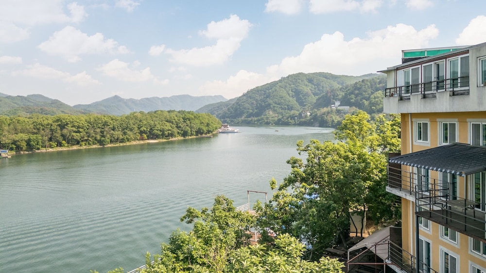 Gapyeong Nami Island Pet-friendly Spa Pe