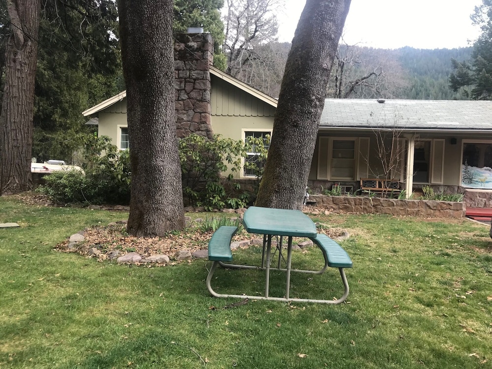 Dunsmuir Lodge